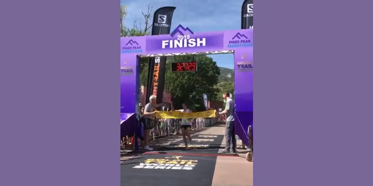 Kilian Jornet lidera les Golden Trail Series amb la victòria a la Pikes Peak Marathon