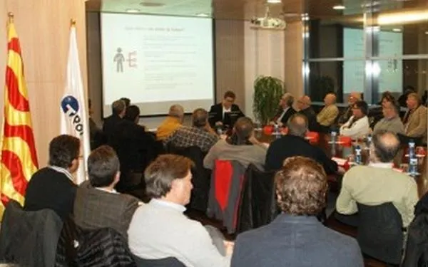 El primer equip del Nàstic visita aquest dimecres les instal•lacions de la UD Torredembarra en el marc del programa ‘Junts Comarca’