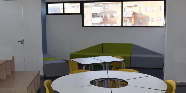 L'institut Manolo Hugué inaugura un espai per fomentar l'esperit emprenedor entre l'alumnat d'FP