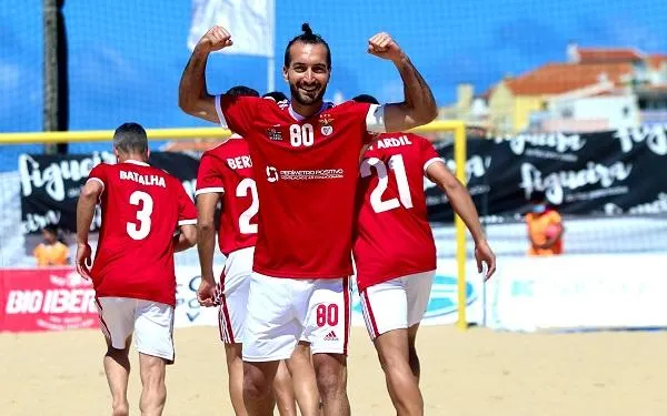 El Benfica goleja al Varzim amb 3 gols de Llorenç Gómez i es manté líder