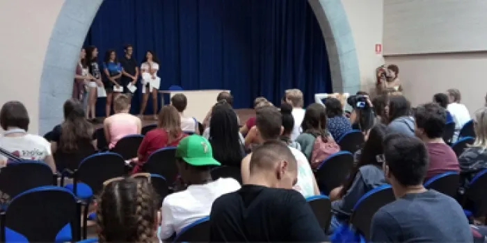 Un grup de joves europeus que formen part del programa Erasmus Plus estan avui a Arenys de Mar