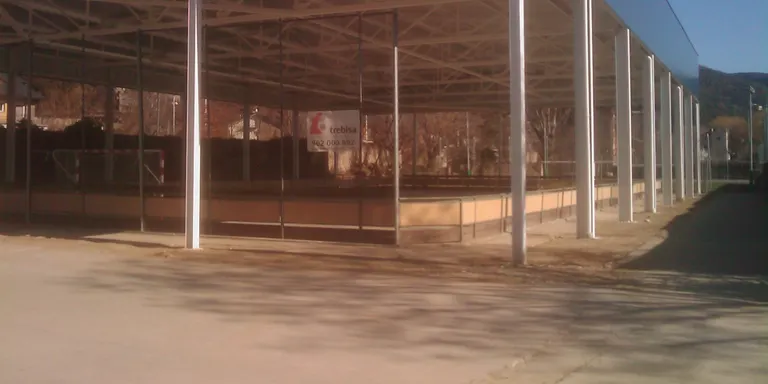 Avancen les obres de tancament de la pista esportiva exterior