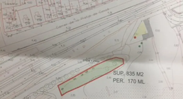 Plà nol de l'indret a la Picòrdia on es vol instal·lar aquest espai lliure per a gossos