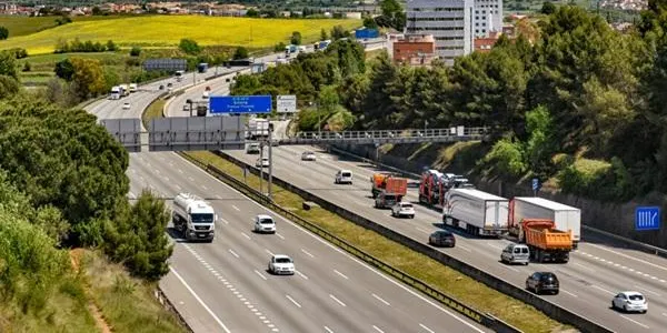 Els transportistes reclamen que els camions puguin tornar a utilitzar l'N-340 per reduir el trànsit de l'AP-7 a l'Ebre