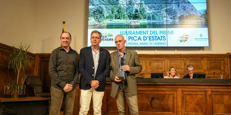 Albert Villaró rep el Premi Pica d'Estats de Premsa Especialitzada per l'article 'El romànic a l'alt país d'Urgell'