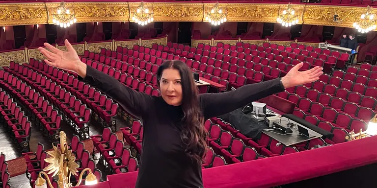 Marina Abramovic recrea set morts de Maria Callas a l’escenari del Liceu