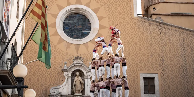 Els castells tornen al Morell per la porta gran