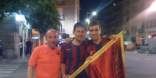 Els seguidors blaugrana de la Seu celebren la classificació per a la final de Roma