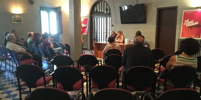 Una quinzena de persones van acudir ahir a l'acte organitzat per "En Comú Podem"
