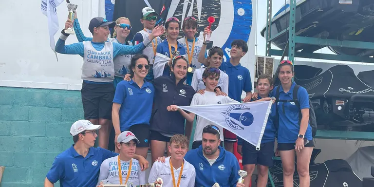 El Club Nàutic Cambrils completa un any històric guanyant el Campionat de Catalunya d’Optimist per equips