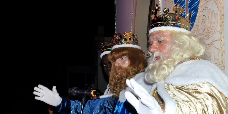 Arriben els Reis de l'Orient amb molta il.lusió i milers de persones esperant-los
