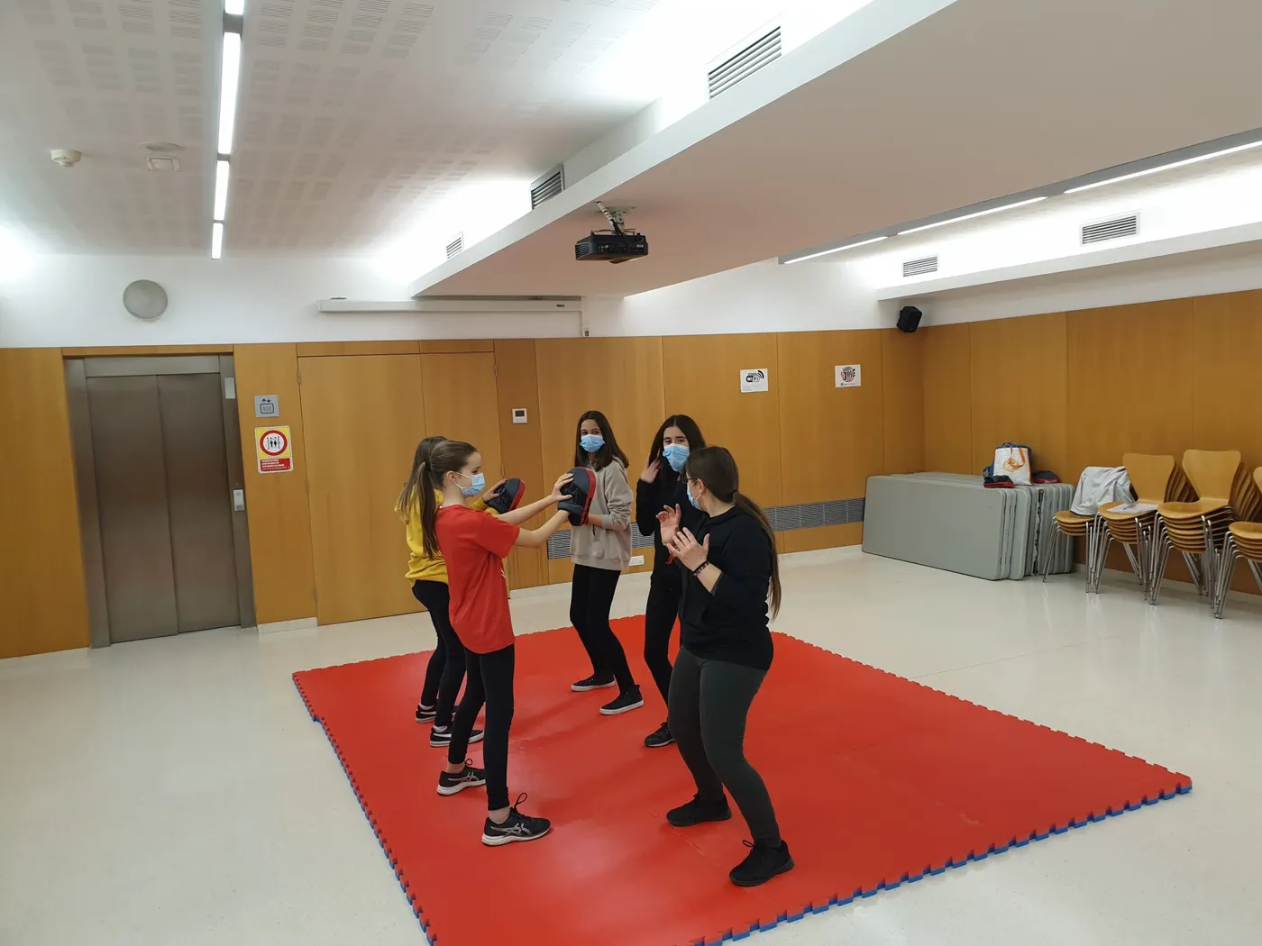 El Centre Cívic acull un taller d’autodefensa feminista