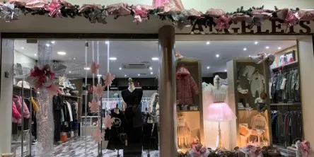 La Unió de Botiguers de Cambrils lliura els premis del Concurs Nadalenc d’Aparadors