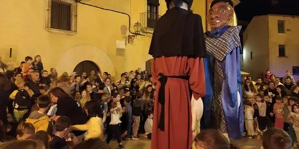 Els Gegants d'Altafulla celebren una despertada inèdita i multitudinària