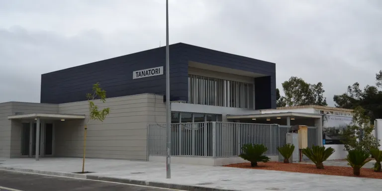 Pineda inaugura el tanatori junt al cementiri municipal