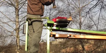 Instal·lades 15 noves menjadores per a ocells al Parc del Valira de la Seu d’Urgell