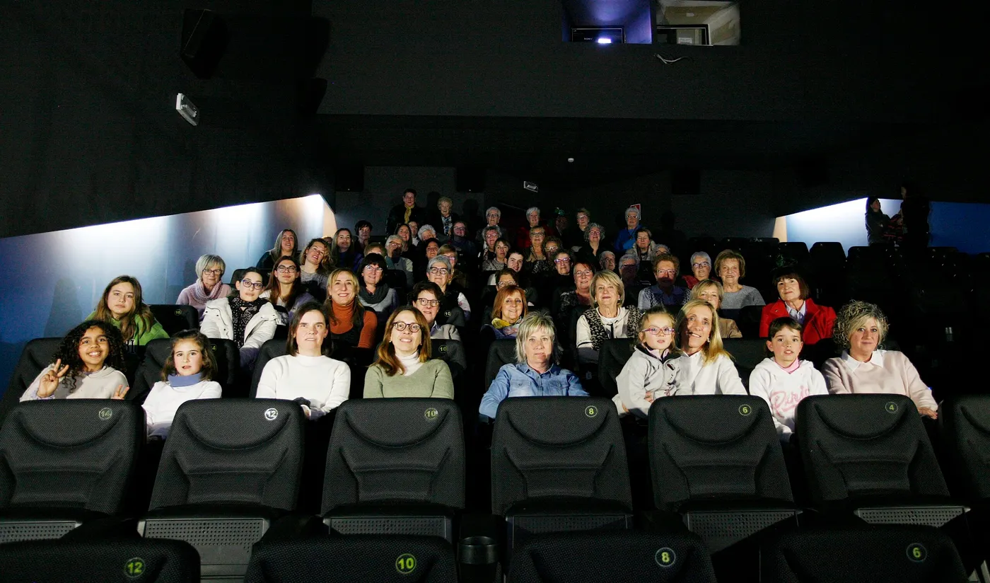 Les Candeles gaudeixen de la preestrena del documental de les Decennals 2021+1