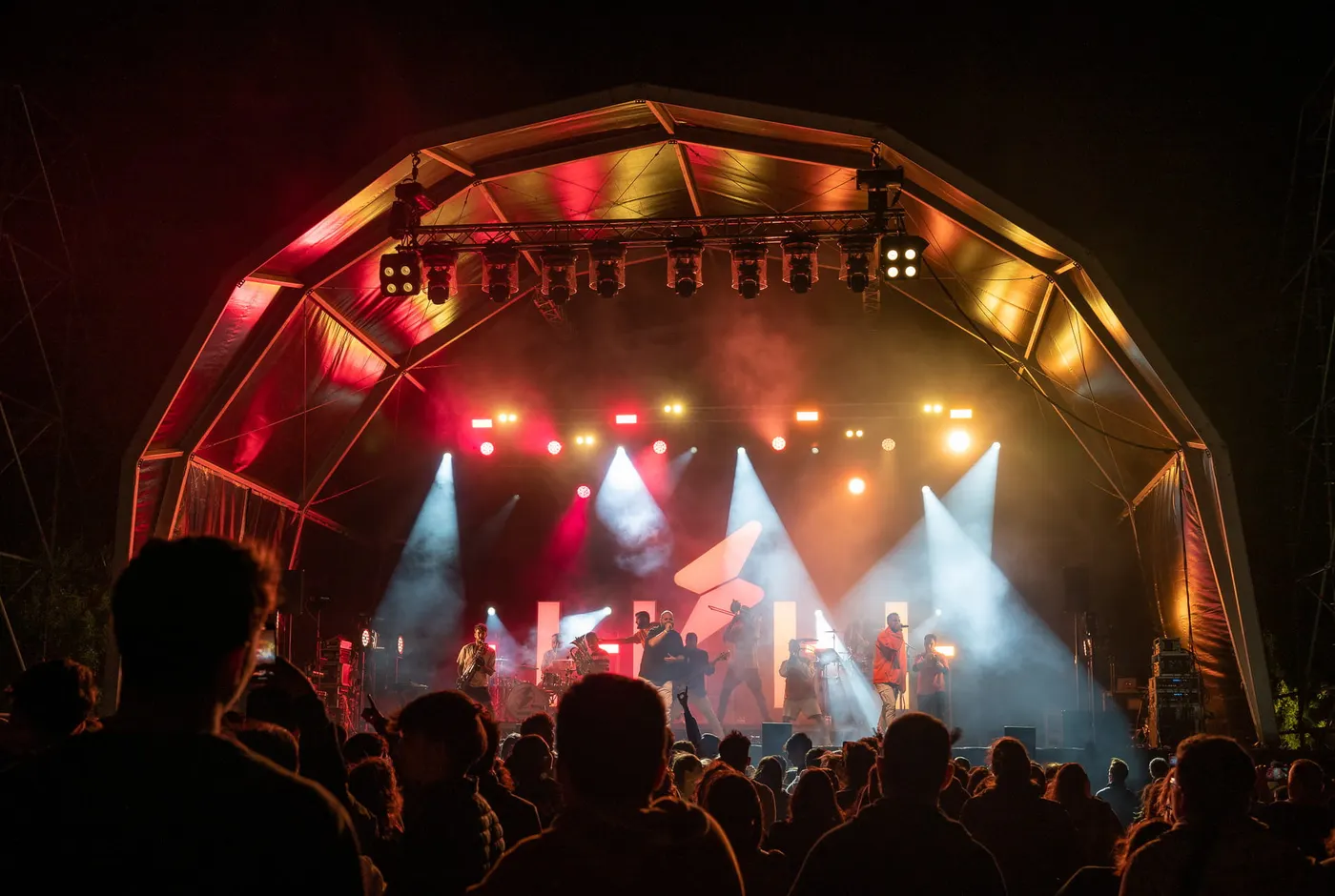 Les Fires de Girona incorporaran llengua de signes i motxilles vibratòries en alguns concerts i tres 'espais calma'