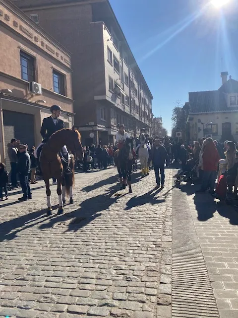La festa de Sant Antoni celebra 150 anys de presència a Caldes en una jornada perfecta, malgrat el fred
