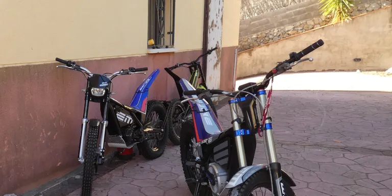 Detenen un home a Tona per robar una furgoneta carregada amb motos elèctriques valorades en més de 50.000 euros