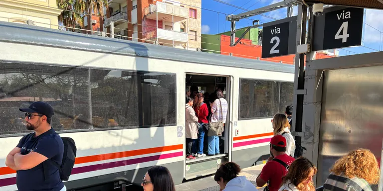 La circulació de trens a l'R2 sud no tornarà a recuperar la normalitat fins d'aquí "tres o quatre setmanes"
