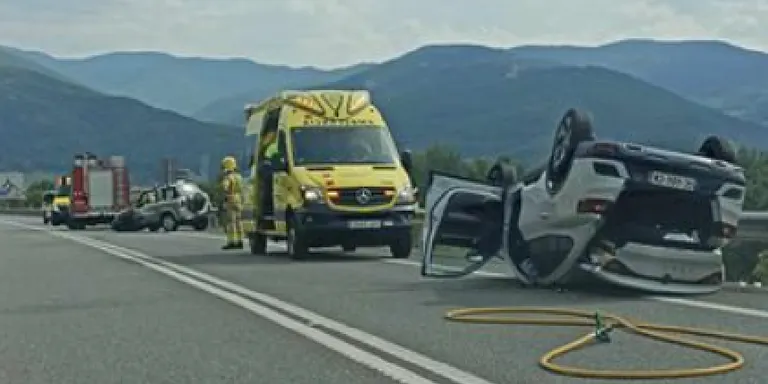 Quatre ferits lleus en un accident a la carretera N-145 a la Seu d'Urgell