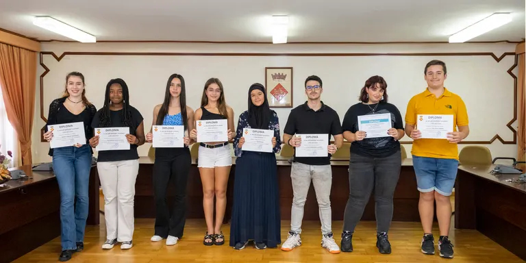 S’entreguen les beques del curs 2022-2023 als alumnes amb millors qualificacions de l’Institut de Constantí