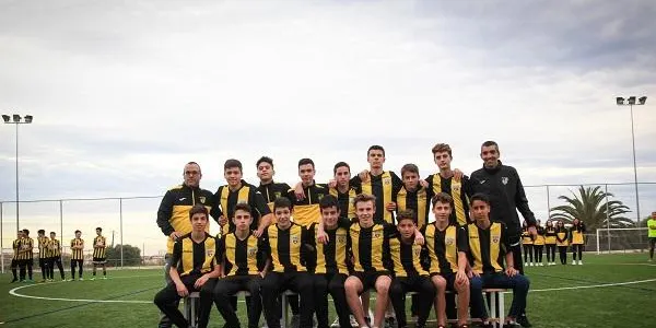 El Cadet A cau per sorpresa contra el Santes Creus però manté la segona posició (2-0)
