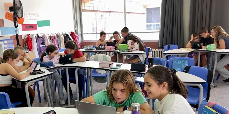Una escola de Mataró es conjura amb les famílies per ajornar fins als 16 anys l'entrega del primer telèfon intel·ligent