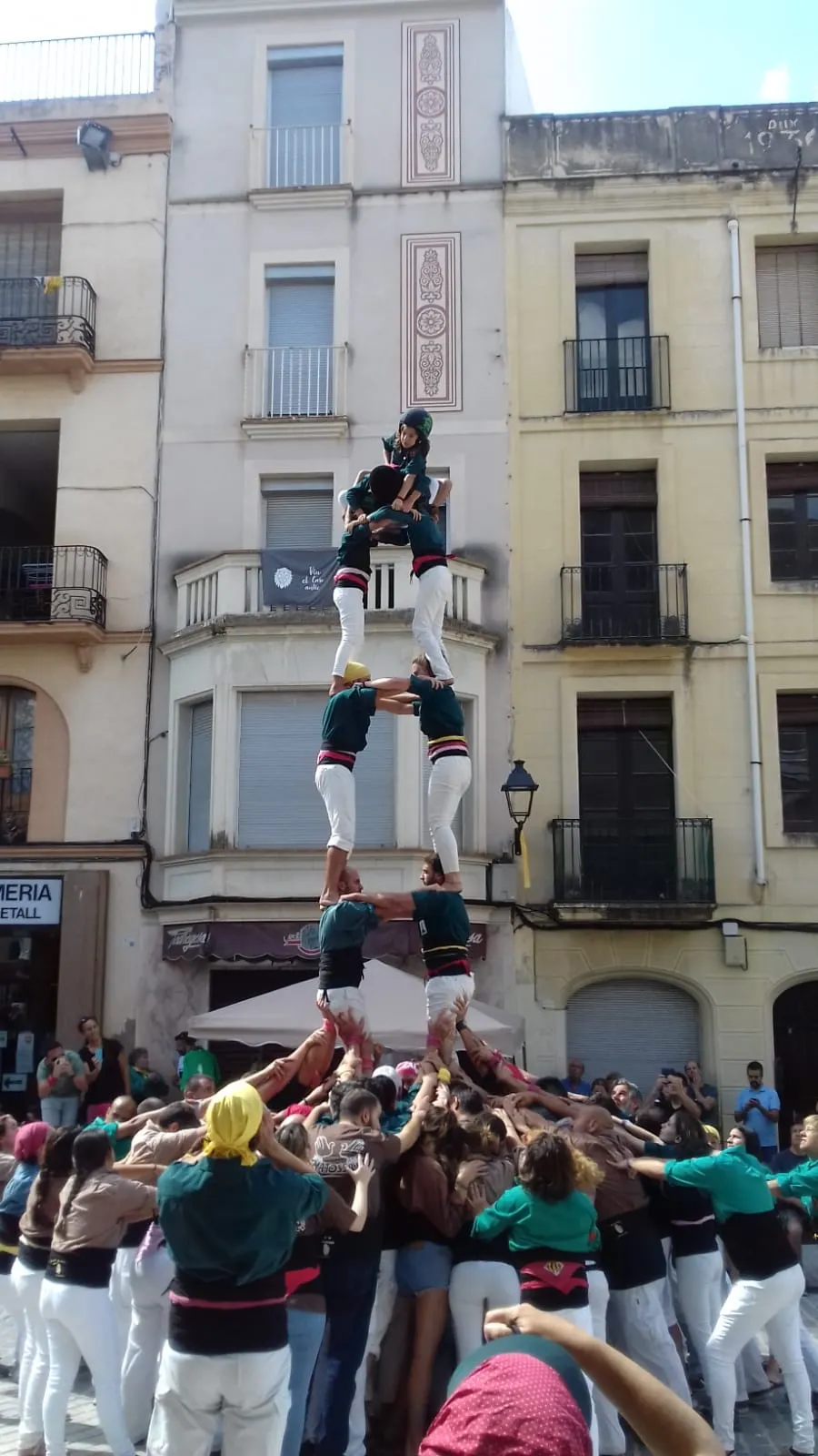 Els Castellers de Caldes estrenen la torre de 6 en l'actuació a la Plaça del Lleó amb motiu de la Diada de Catalunya