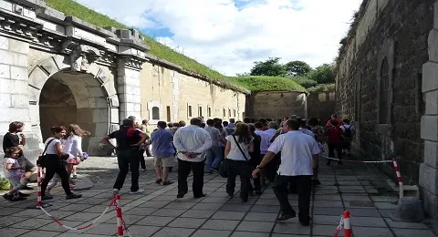 VISITAS GUIADAS AL FUERTE DE GUADALUPE LOS DOMINGOS Organizadas por la Fundación ARMA PLAZA,