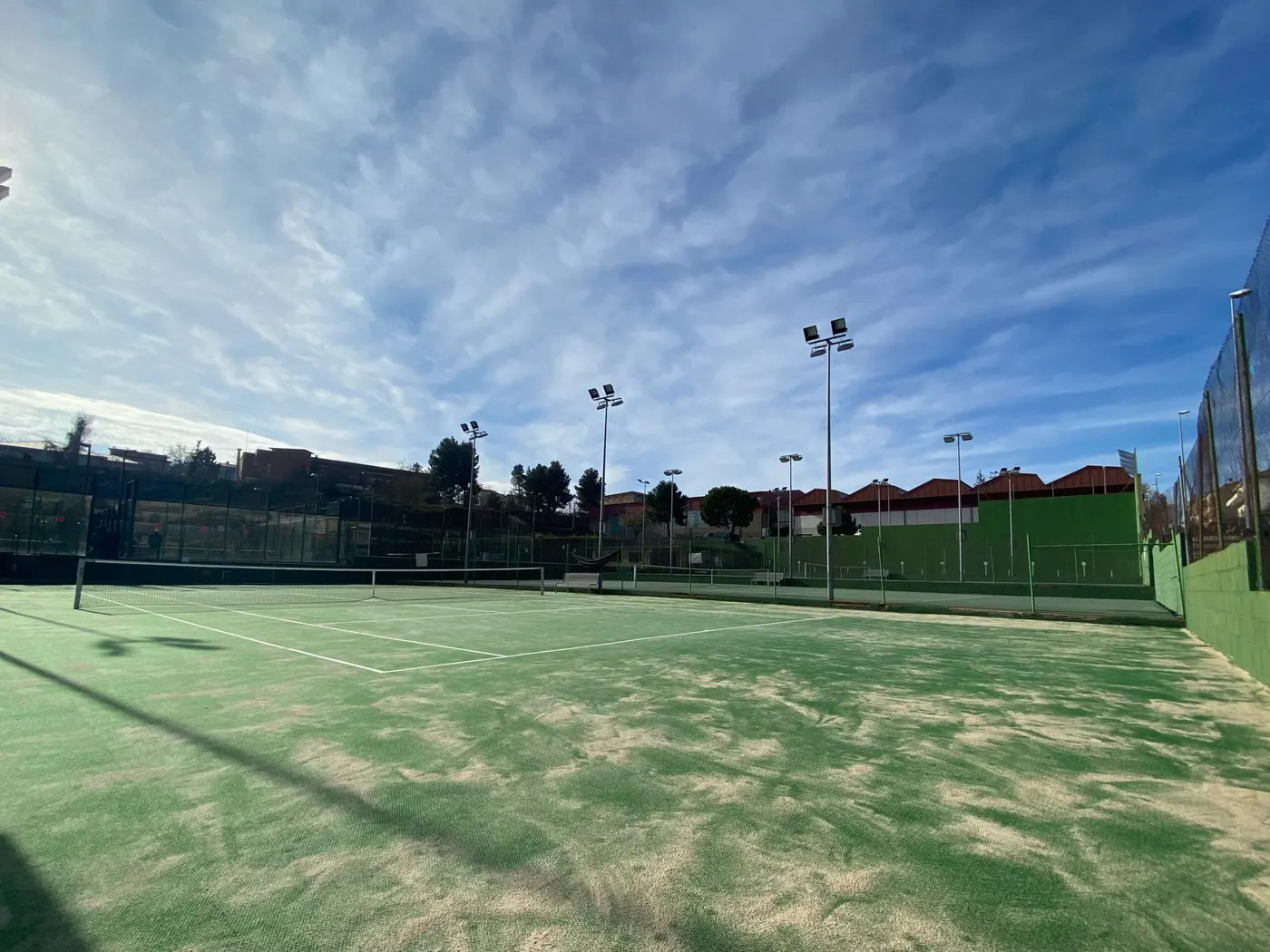 <strong>Solsona ja té una pista de tennis amb moqueta</strong>