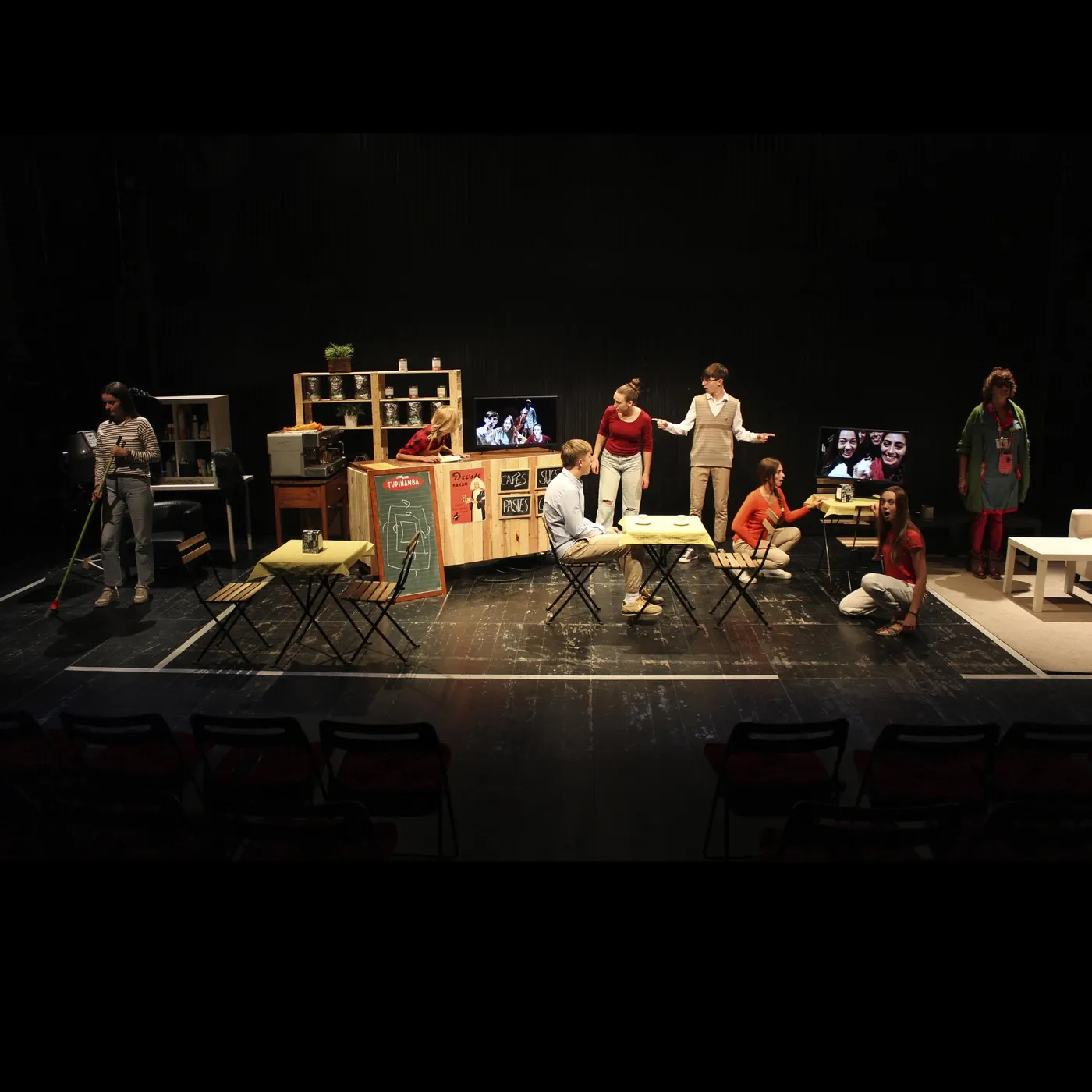 <strong>Lacetània Teatre estrena per Festa Major "Dos minuts infinits", una comèdia de ciència ficció que juga amb els desfasaments temporals</strong>
