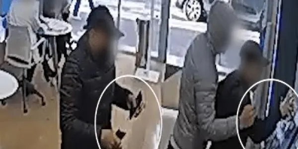 Detenen dos homes per cinc robatoris violents a botigues de telefonia al Tarragonès i altres indrets de Catalunya