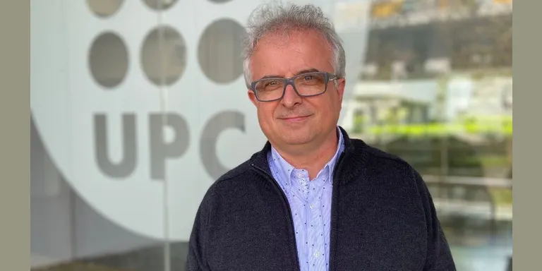 El grup Biocomsc de la UPC, amb el calderí Daniel López Codina, rep una de les medalles Josep Trueta per la feina d’anàlisi i predicció durant la pandèmia