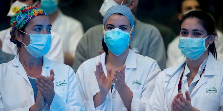 La calderina Elena López, infermera de l’hospital Germans Trias i Pujol de Badalona, ens explicarà com ha afectat la pandèmia en la seva feina. Avui, 12 de maig, és el Dia Mundial de la Infermeria