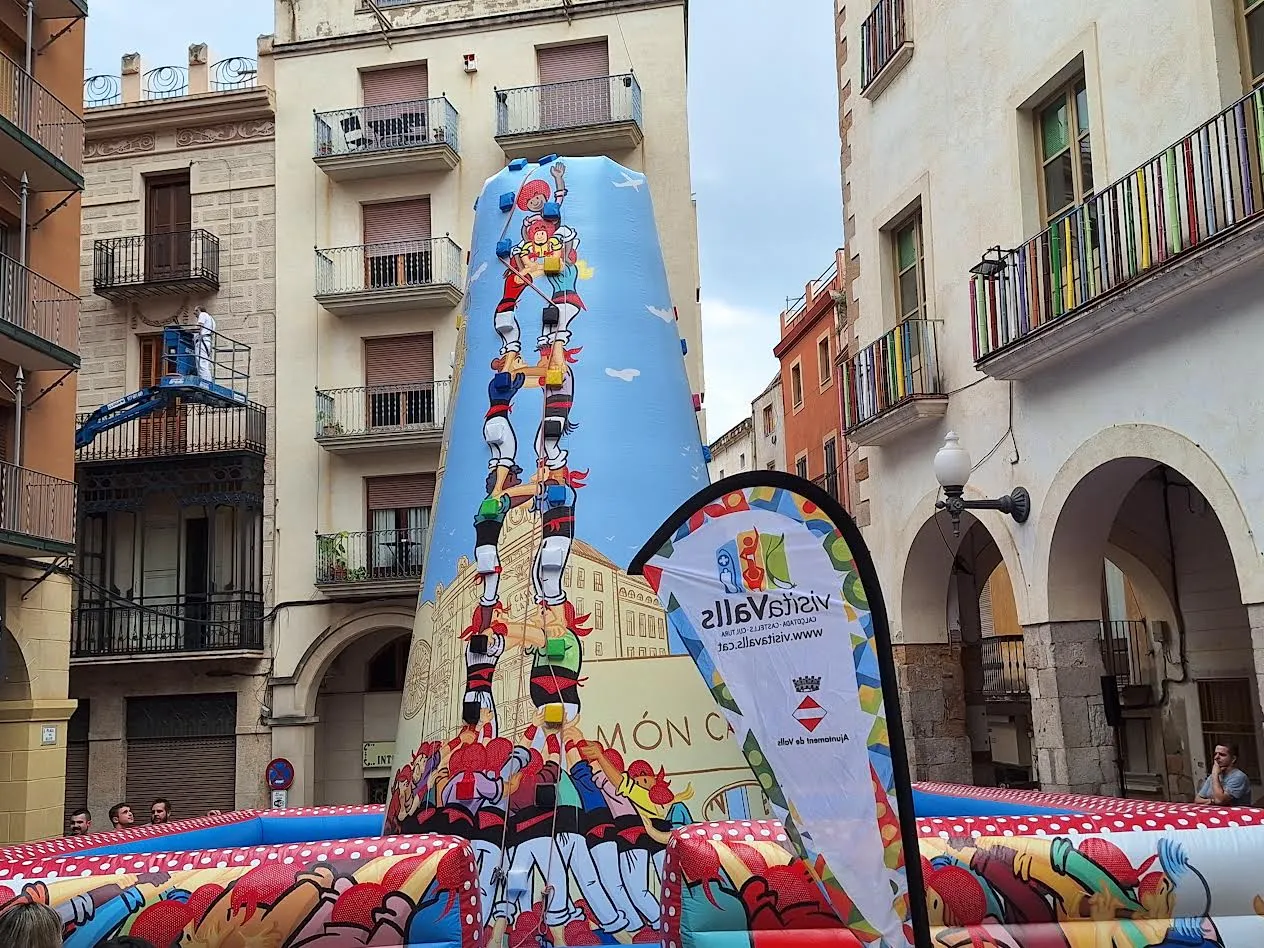 Valls presenta l’inflable casteller més gran del món