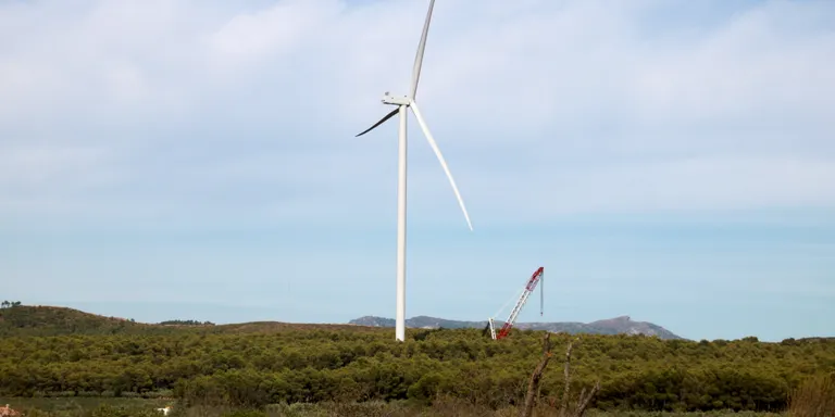 Els promotors d'un parc eòlic del Perelló ofereixen als veïns inversions de risc per finançar la seva repotenciació