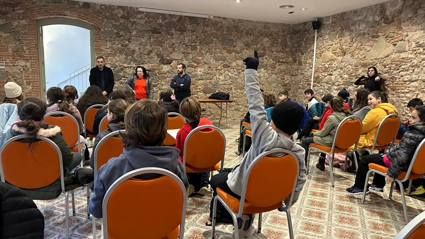 Els alumnes de 5è de l’escola El Calderí presenten la cooperativa que han creat per elaborar productes artesanals