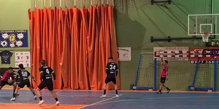 El CH Cambrils s’imposa al Tarragona CH i continua a la part alta de la classificació