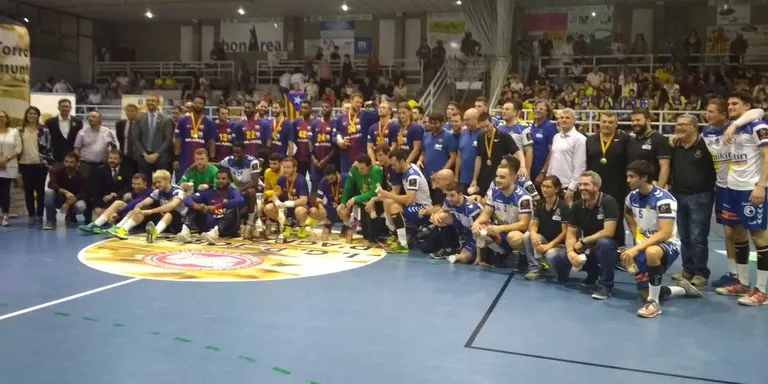 El FC Barcelona Lassa s'endú la Supercopa de Catalunya d'Handbol en la final a Agramunt
