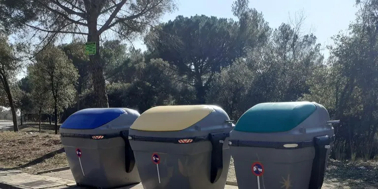 L’ajuntament està substituint de manera progressiva els contenidors de vidre de Caldes per tal de causar menys molèsties al veïnat