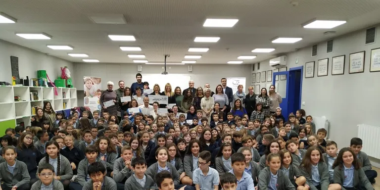 L'escola Balmes lliura 6.397 € a l'Hospital maternoinfantil Sant Joan de Déu