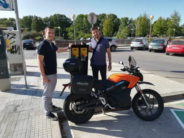 L’estació de recàrrega de cotxes elèctrics ja compta amb el servei per motocicletes i vehicles lleugers