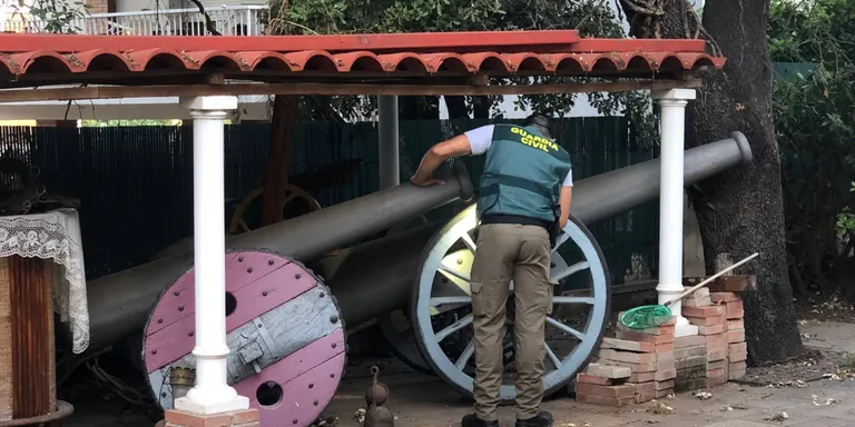 Localitzen i intervenen artilleria de guerra i projectils en una casa de Maçanet de la Selva