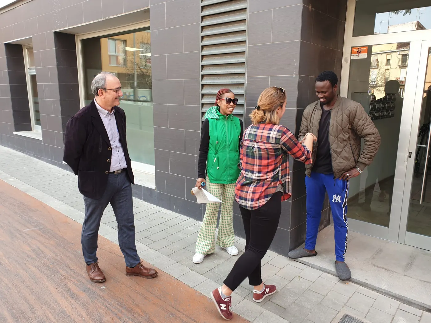 Els primers veïns d’habitatge social cooperatiu entren a viure