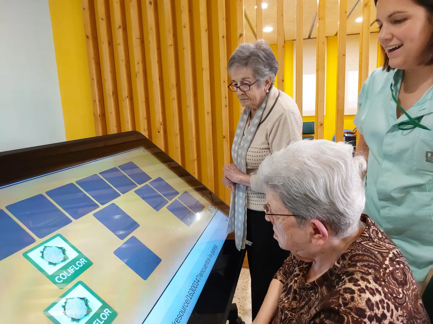 El Centre de Dia Alt Camp incorpora una tauleta digital per promoure l’autonomia personal de la gent gran