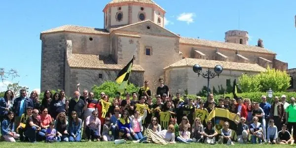 L’Infantil del CE Altafulla celebra el títol de lliga amb una rua pels carrers del poble
