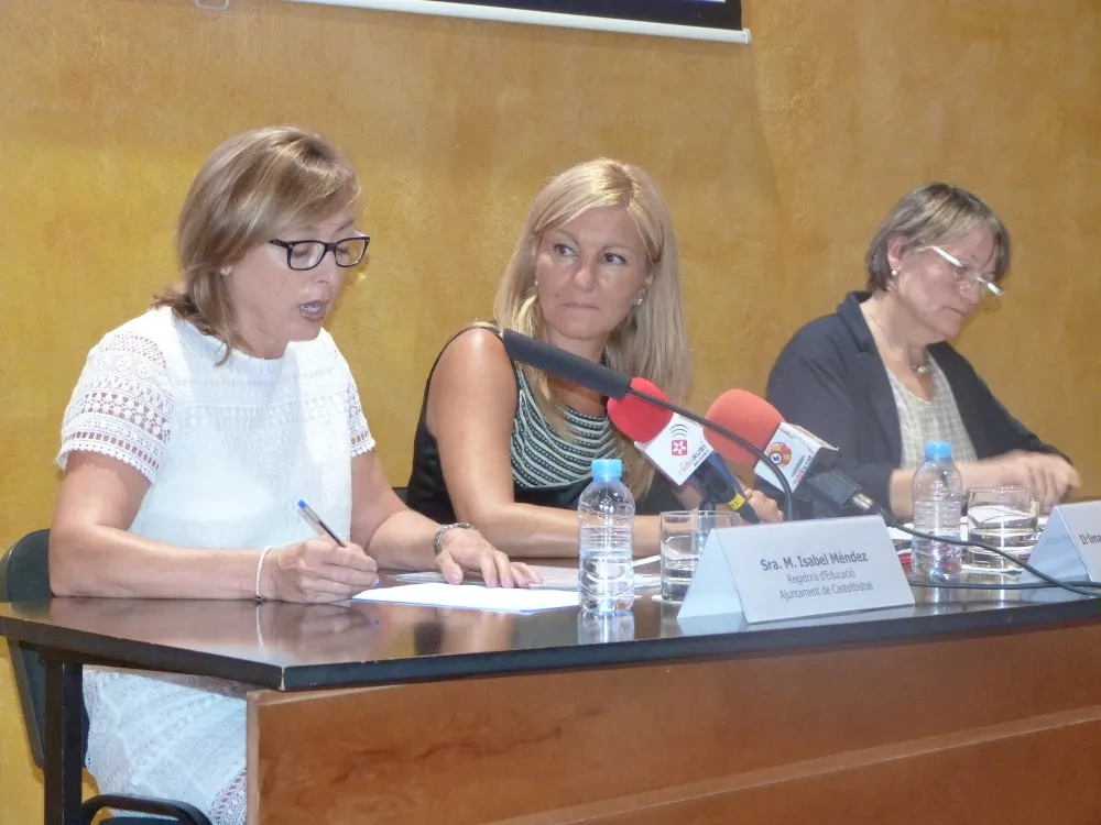 L'alcaldessa de Rubí, Ana María Martínez, durant la inauguració del nou escolar 2016-2017