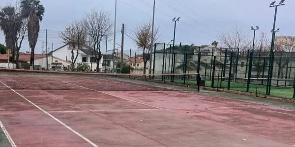 L’Ajuntament de Creixell renovarà la pista de tenis